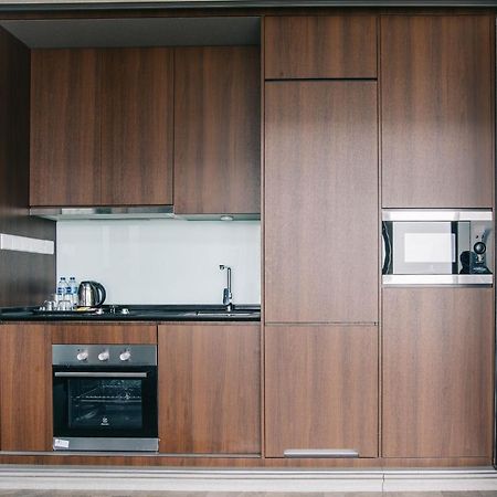 Expressionz Professional Suites By Mykey Kuala Lumpur Exterior foto A kitchen in a serviced apartment