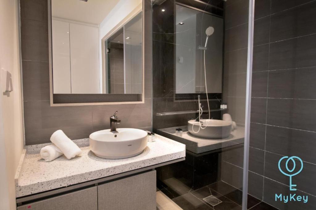 Expressionz Professional Suites By Mykey Kuala Lumpur Exterior foto Bathroom