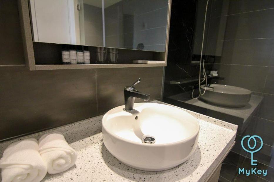Expressionz Professional Suites By Mykey Kuala Lumpur Exterior foto Bathroom
