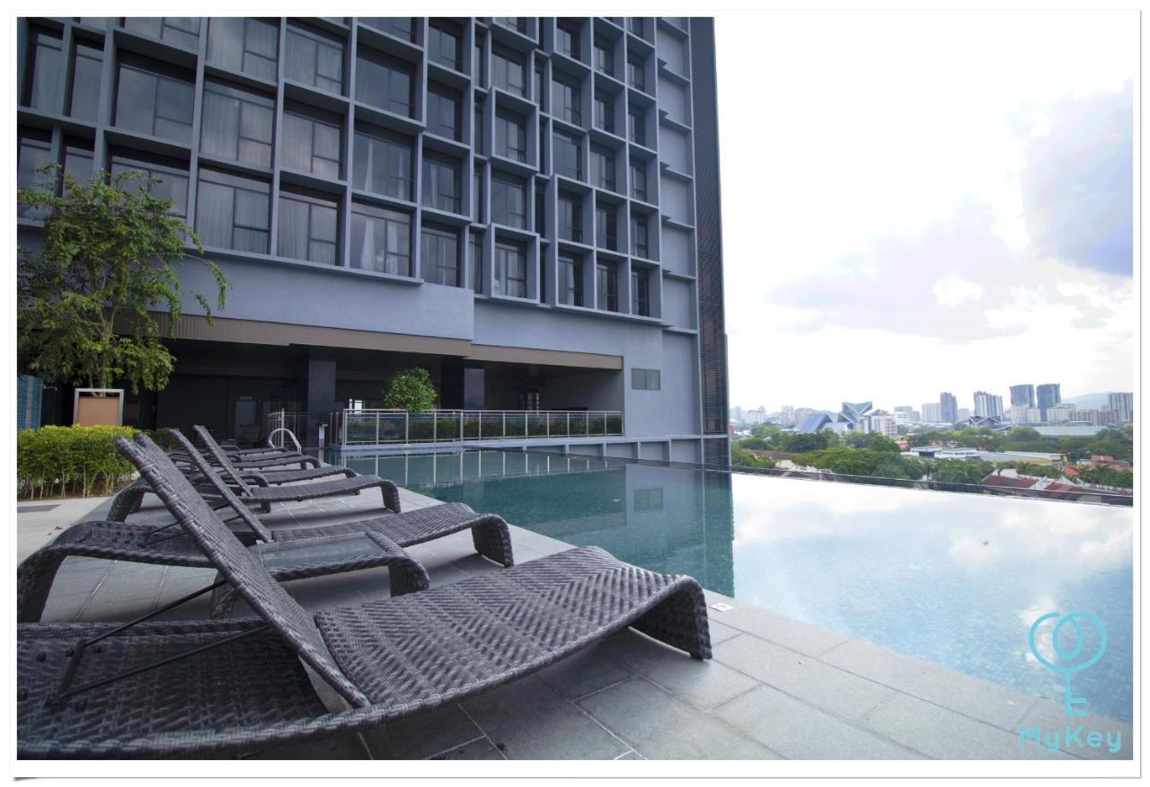 Expressionz Professional Suites By Mykey Kuala Lumpur Exterior foto Infinity Pool