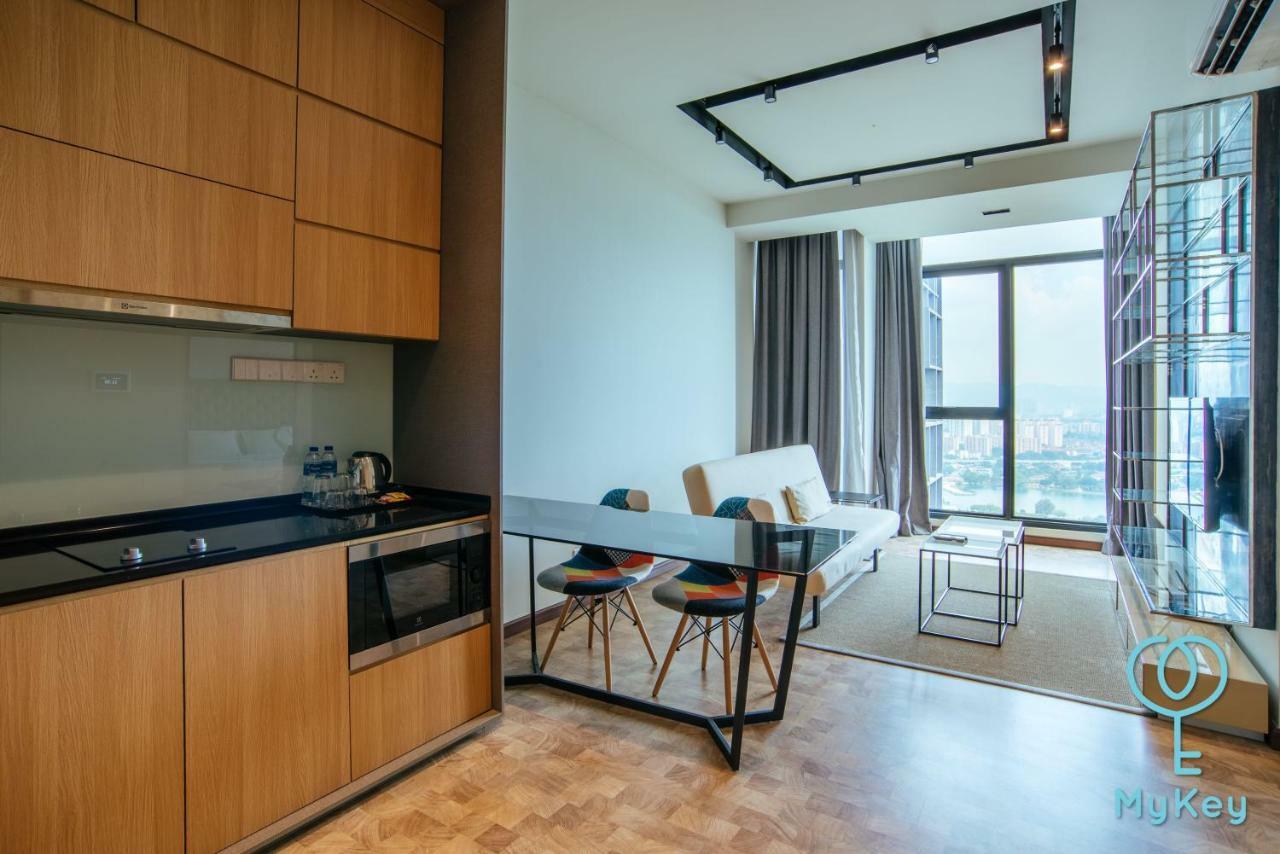 Expressionz Professional Suites By Mykey Kuala Lumpur Exterior foto A typical studio apartment in Hong Kong