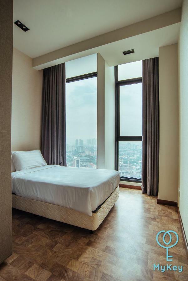 Expressionz Professional Suites By Mykey Kuala Lumpur Exterior foto A bedroom at the hotel