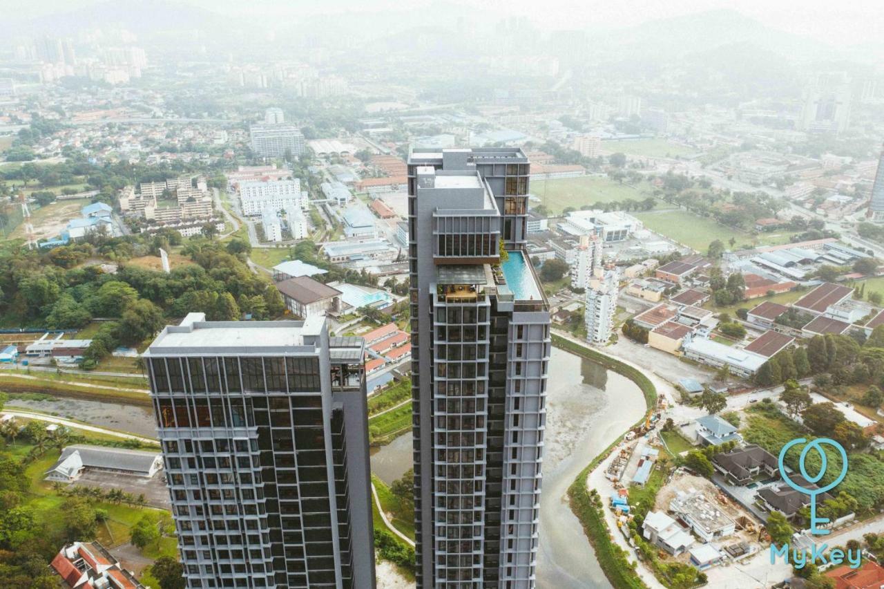 Expressionz Professional Suites By Mykey Kuala Lumpur Exterior foto The Peak Residence